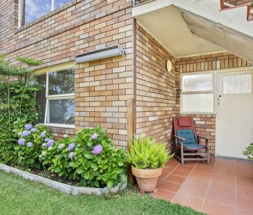 Spacious One-Bedroom Flat (Inspect Now - 0452 461 466) - Photo 1