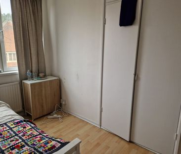 Room in a Shared Flat, Double Room Near Dlr Station Poplar, E14 - Photo 2