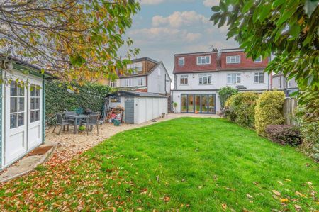 5 bedroom semi-detached house to rent - Photo 2