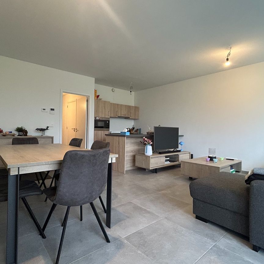 Prachtig gelijkvloers appartement met terras en autostaanplaats - Photo 1