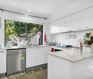 BEAUTIFULLY DESIGNED 3-BEDROOM UNIT - Photo 5