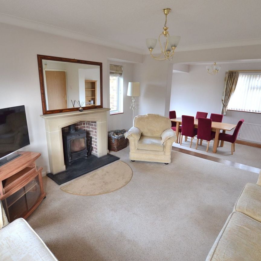 Tickow Lane, Shepshed, Le12 - Photo 1