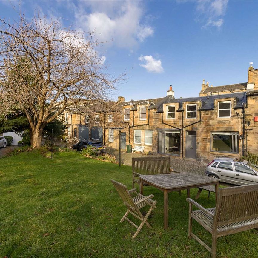 A fully refurnished and immaculately presented two bedroom mews house located on Carlton Terrace Mews. - Photo 1