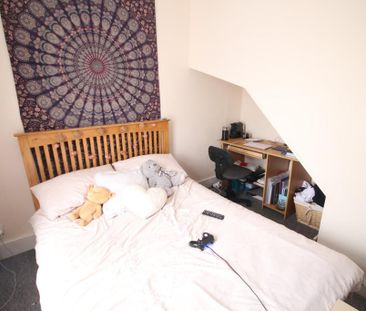 4 bedroom terraced house to rent - Photo 6