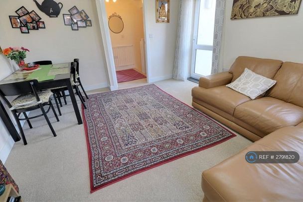 3 bedroom semi-detached house to rent - Photo 1