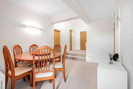 3 bedroom flat to rent - Photo 5