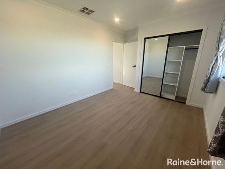 Brand New 2 bedroom plus study Townhouse in central location close to everything... - Photo 3