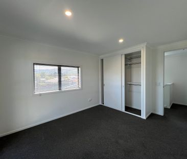 Wainuiomata 4 Bedrooms - Photo 3