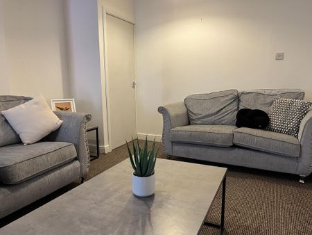 3 bedroom terraced house to rent - Photo 2