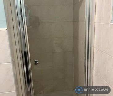 1 bedroom in a flat share to rent - Photo 5