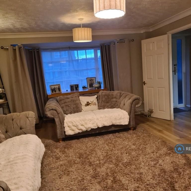 4 bedroom detached house to rent - Photo 1