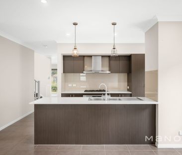 Stylish, Light-Filled Family Living in Prime Location! - Photo 4