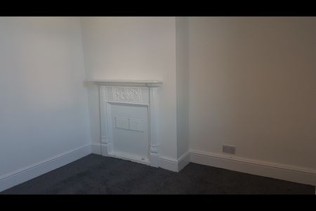 2 Bed Flat, Austhorpe Road, LS15 - Photo 5