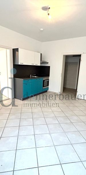 Geräumige Wohnung mit vielseitigen Wohnbereichen und Kellerabteil zu vermieten!! - Photo 1