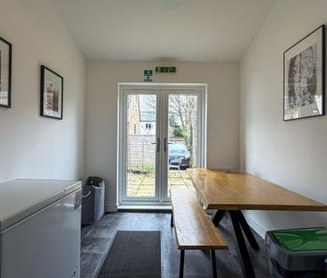 6 bedroom link detached house to rent - Photo 1