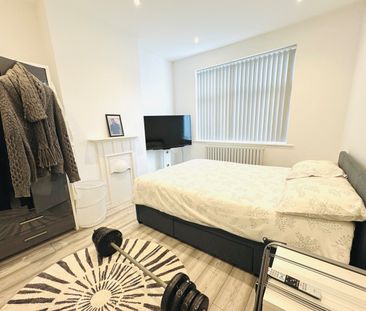 3 Bed Semi-Detached House, Woodside Avenue, SE25 - Photo 5