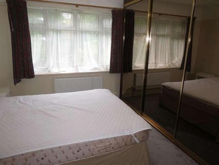Bedroom Detached House In Bournemouth, BH1 - Photo 2