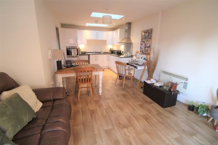 The Old Coach House, Rawstorn Road, Colchester - Photo 3