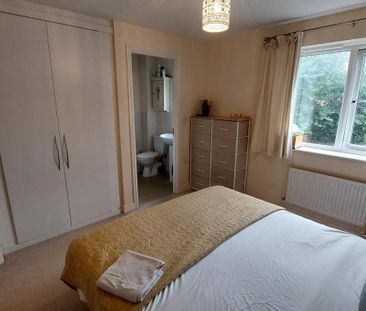 3 bedroom semi-detached house to rent - Photo 5