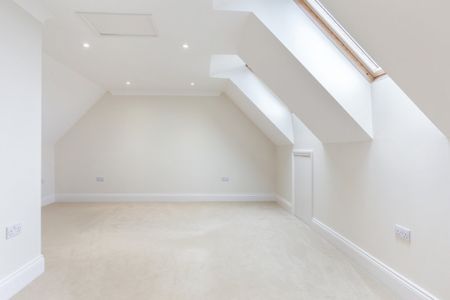 6 bedroom detached house to rent - Photo 2