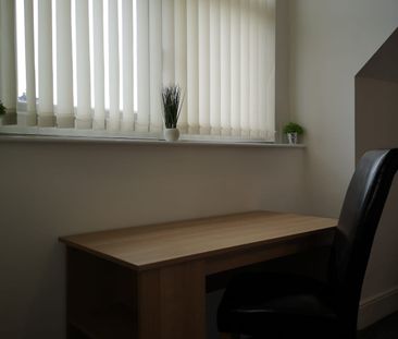 Newly Decorated Spacious Double Rooms - Photo 5