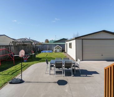 Welcome to this spacious and versatile 4-bedroom rental home. - Photo 6