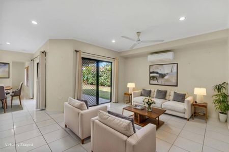 Fully Airconditioned - Two Living Areas - Side Access - Photo 2