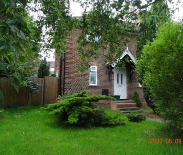 1 bedroom in a house share to rent - Photo 2