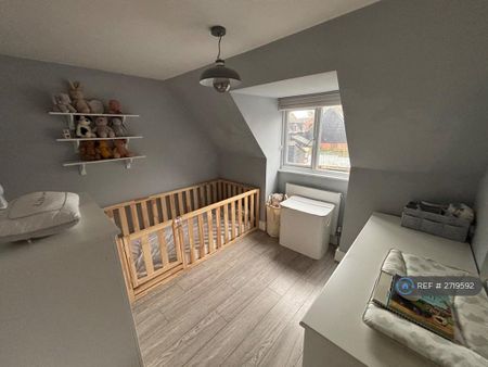 3 bedroom semi-detached house to rent - Photo 5