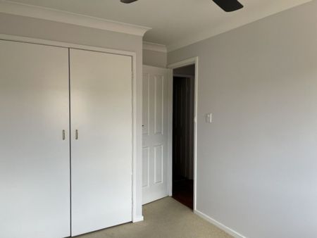 Two bedroom unit centrally located to Hospital, Tafe and Schools - Photo 3