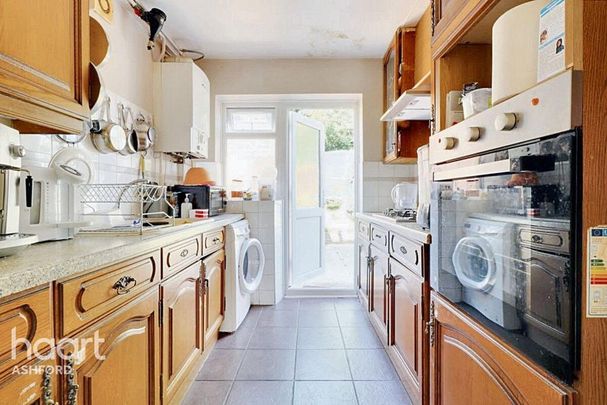 3 bedroom end of terrace house to rent - Photo 1