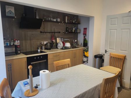 2 bedroom flat to rent - Photo 4