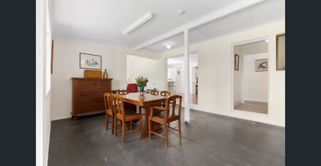 CHARMING HOME, DELIGHTFUL OUTLOOK - Photo 4