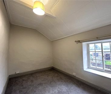 Available November, 6 Long Row is a lovely two bedroomed character ... - Photo 2