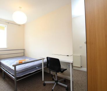 4 bedroom terraced house to rent - Photo 6