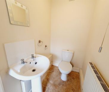 2 Bedroom House to Rent in Woodlands Court, Kettering, Northamptons... - Photo 5