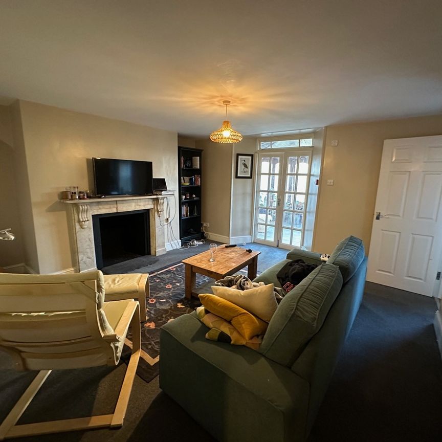 1 Bed Flat, Cheltenham Road, BS6 - Photo 1