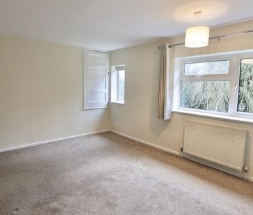 4 bedroom end of terrace house to rent - Photo 1