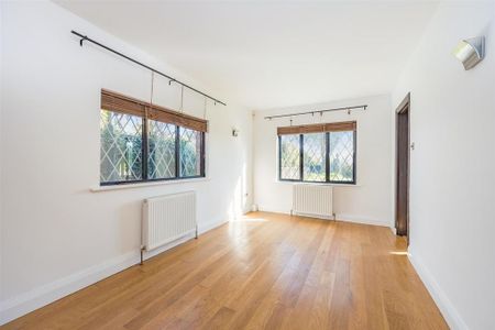 4 bedroom detached house to rent - Photo 3