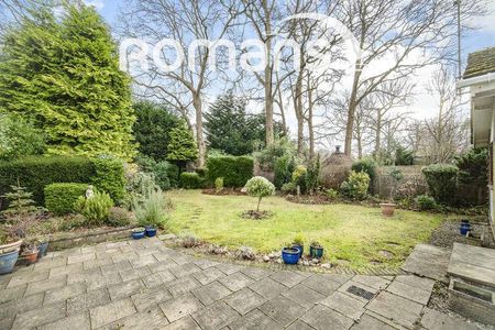 Parkway, Crowthorne, RG45 - Photo 3