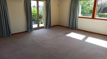 Sunny, warm 3 bedroom home on Cashmere hill - Photo 2
