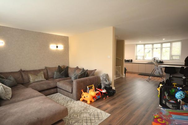 4 bedroom townhouse to rent - Photo 1