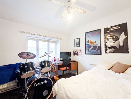 4 bedroom semi-detached house to rent - Photo 3