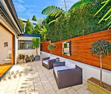 Spacious & Stylish Parkfront Family Home With Garden & Double Parking! - Photo 5