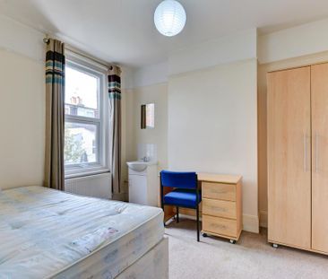 6 bedroom house to rent - Photo 2