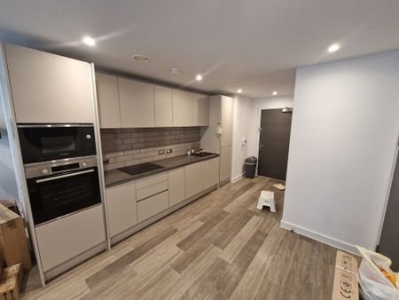 Red, Media City Uk - Photo 5