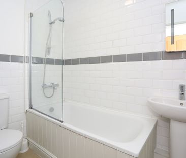 Available unfurnished from 15/12/2025 - Photo 5