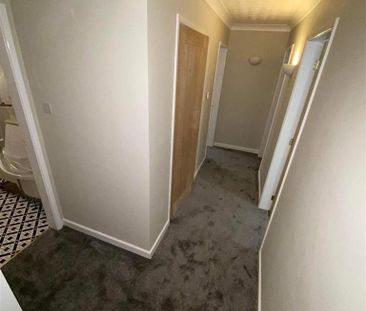 3 bedroom detached bungalow to rent - Photo 2