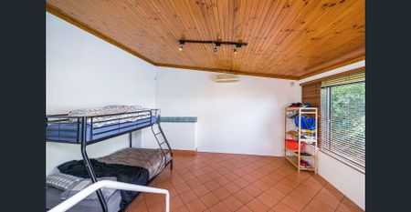 Character home 3-bedroom, & Pool - Photo 4