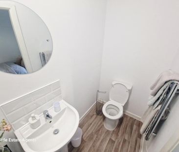 1 bedroom in a house share to rent - Photo 6